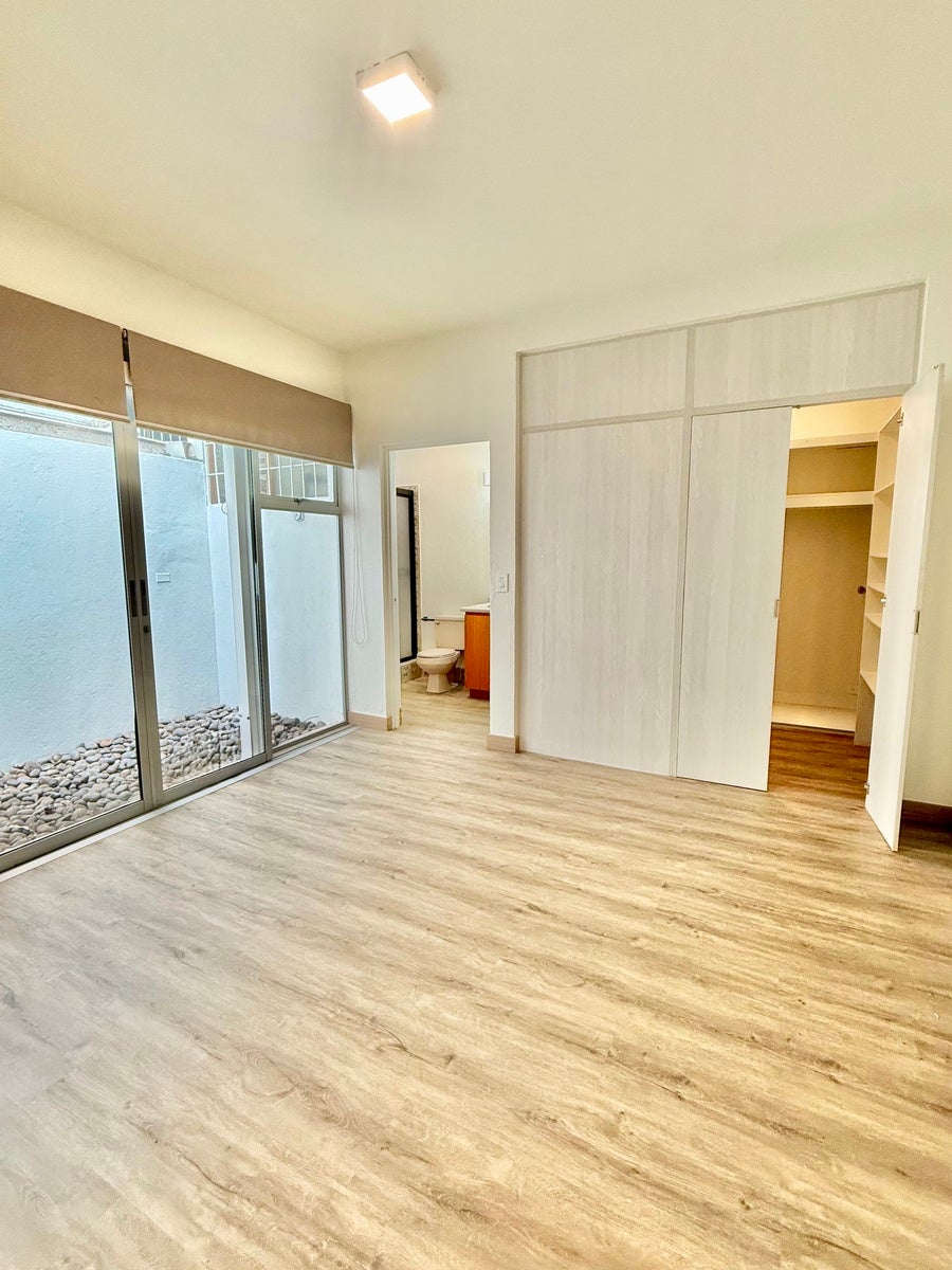 Location, Value and Opportunity Spacious Urban Condo — foto 15 de 19