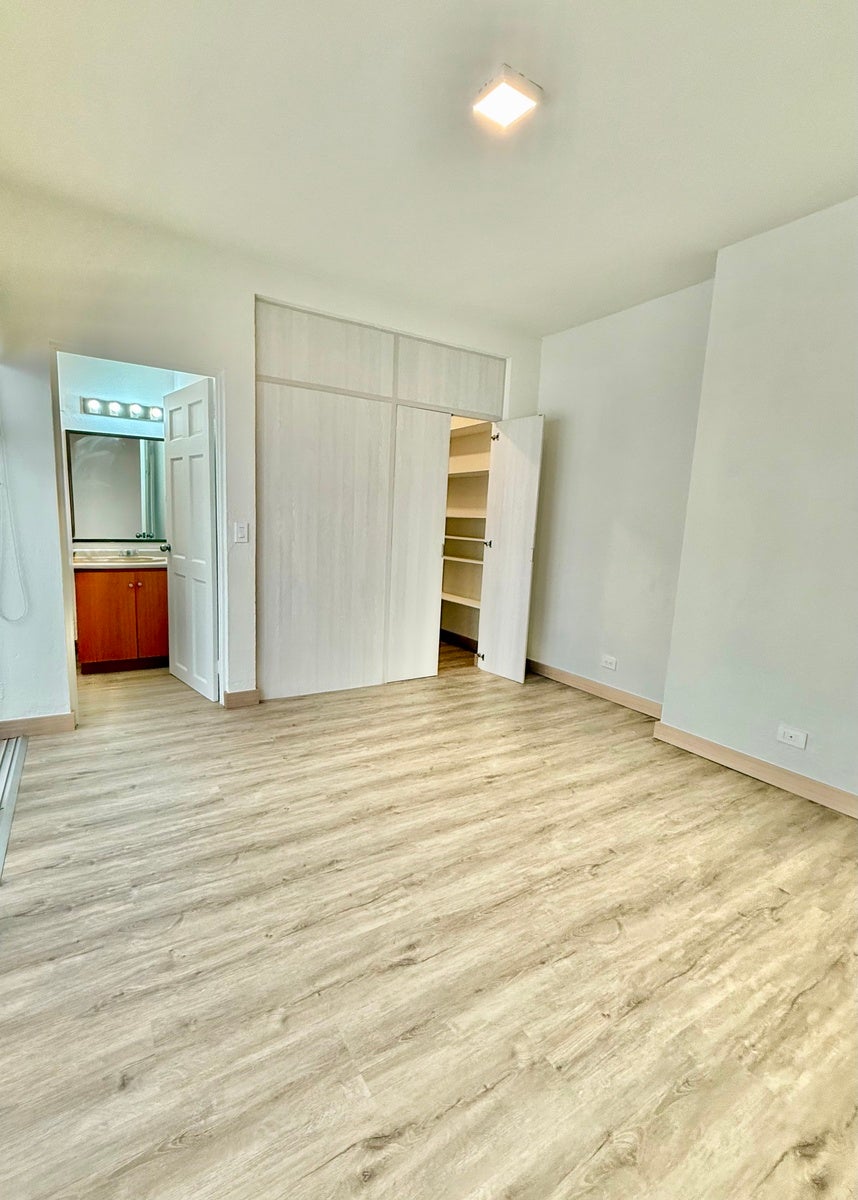 Location, Value and Opportunity Spacious Urban Condo — foto 16 de 19
