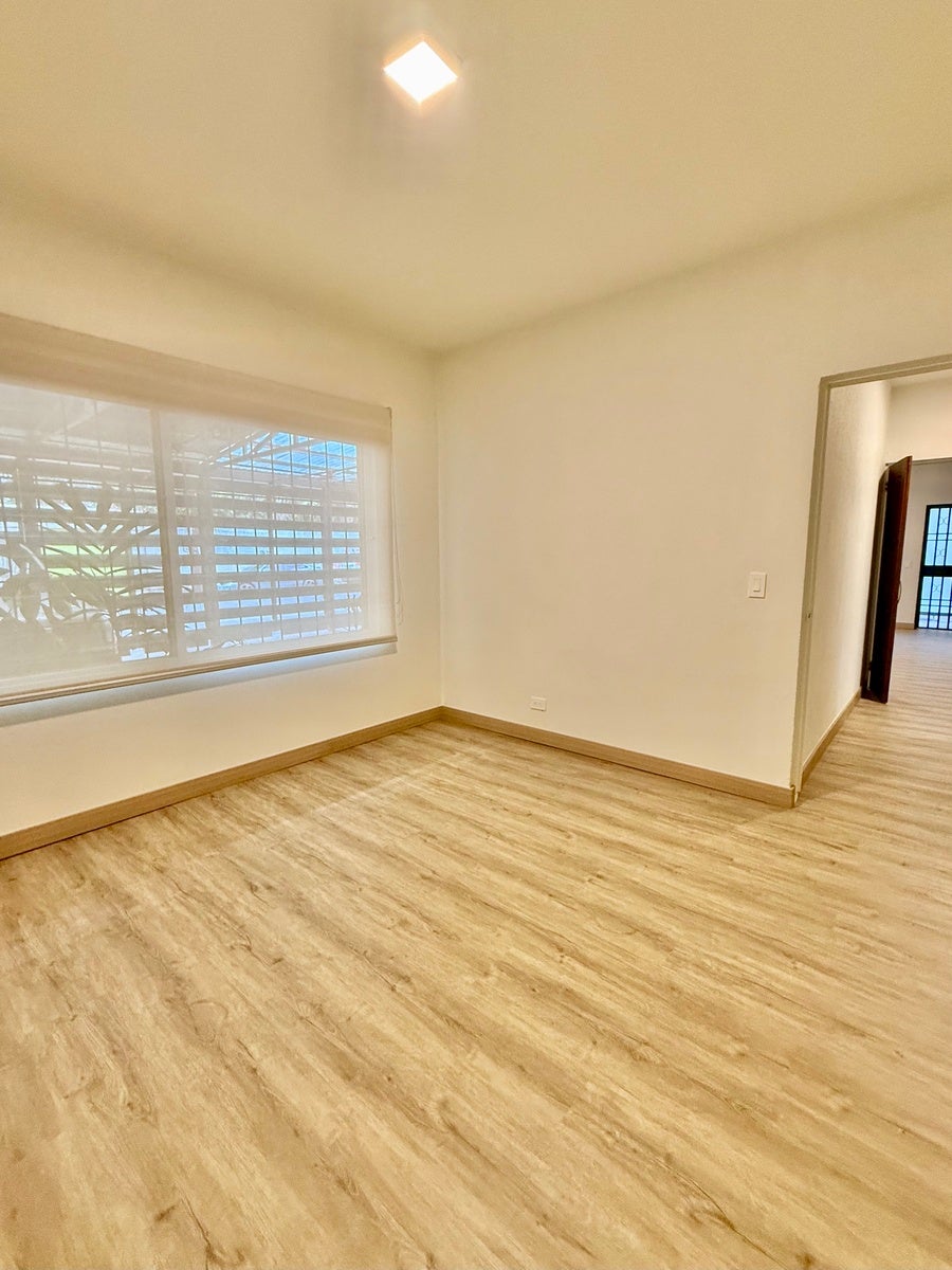 Location, Value and Opportunity Spacious Urban Condo — foto 14 de 19