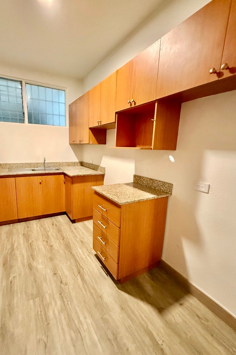 Location, Value and Opportunity Spacious Urban Condo — foto 5 de 19