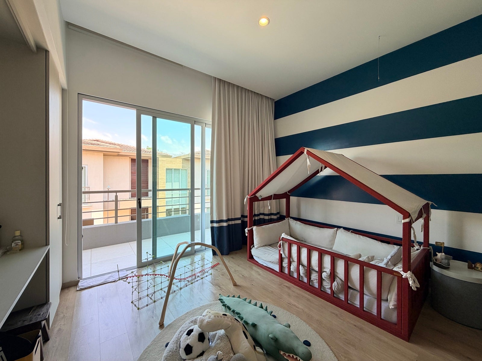 Valvanera Corner Residence — photo 18 of 19
