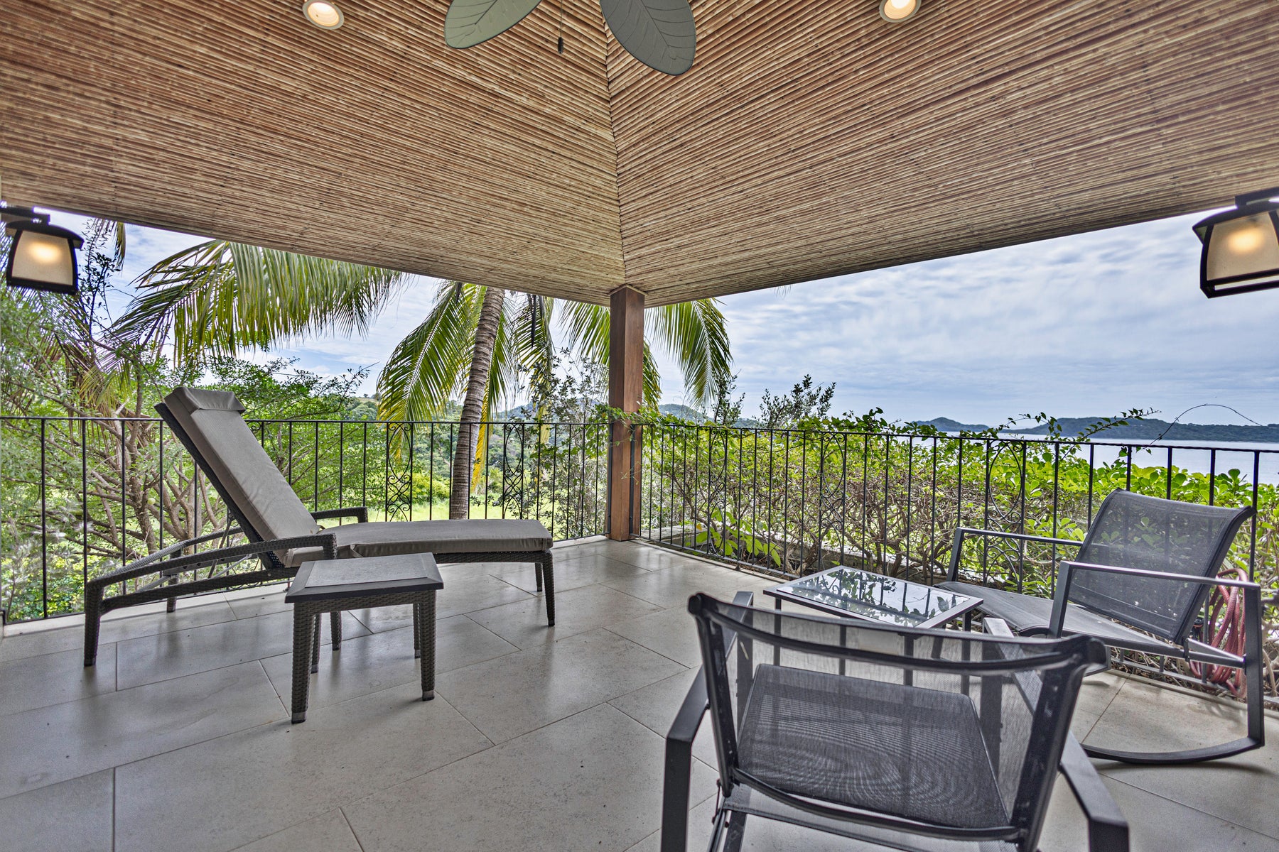 Sunset Ocean View Condo — photo 8 of 19