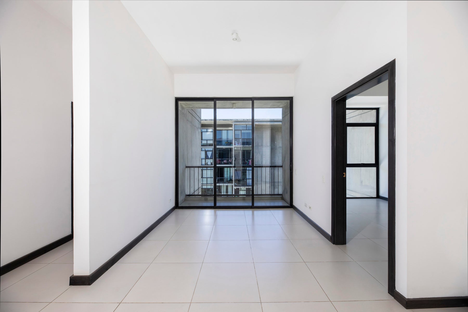 Sportiva Skyhomes Sophisticated Two Bedroom Condo on the Fifth Floor — photo 3 of 18