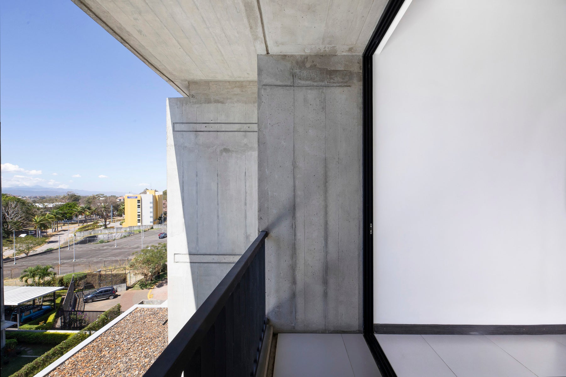 Sportiva Skyhomes Sophisticated Two Bedroom Condo on the Fifth Floor — photo 9 of 18
