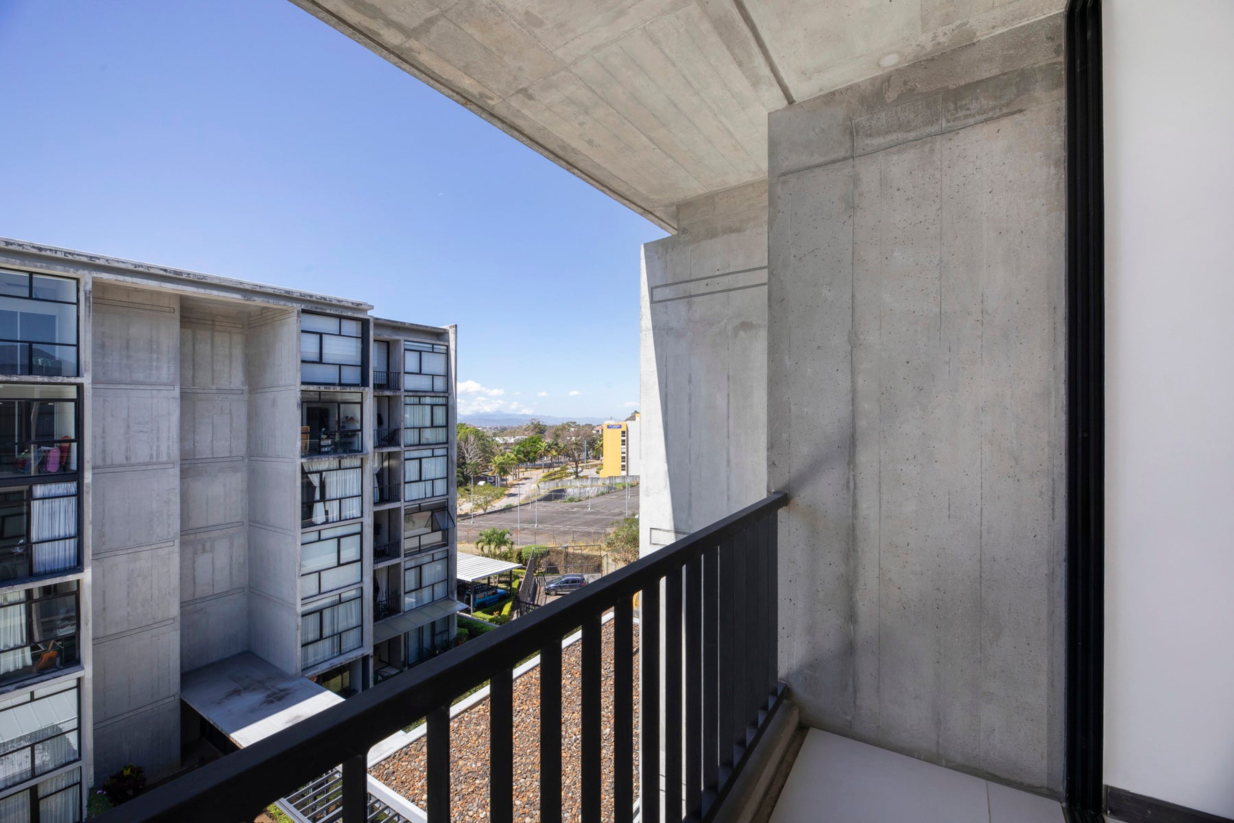 Sportiva Skyhomes Sophisticated Two Bedroom Condo on the Fifth Floor — photo 10 of 18