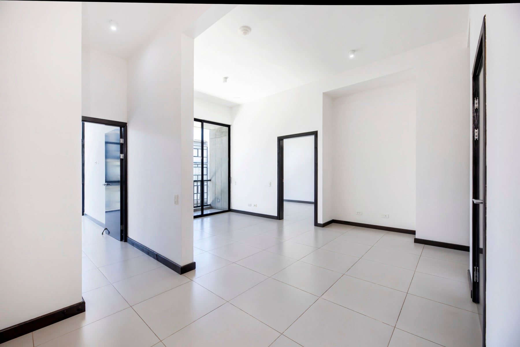 Sportiva Skyhomes Sophisticated Two Bedroom Condo on the Fifth Floor — photo 13 of 18