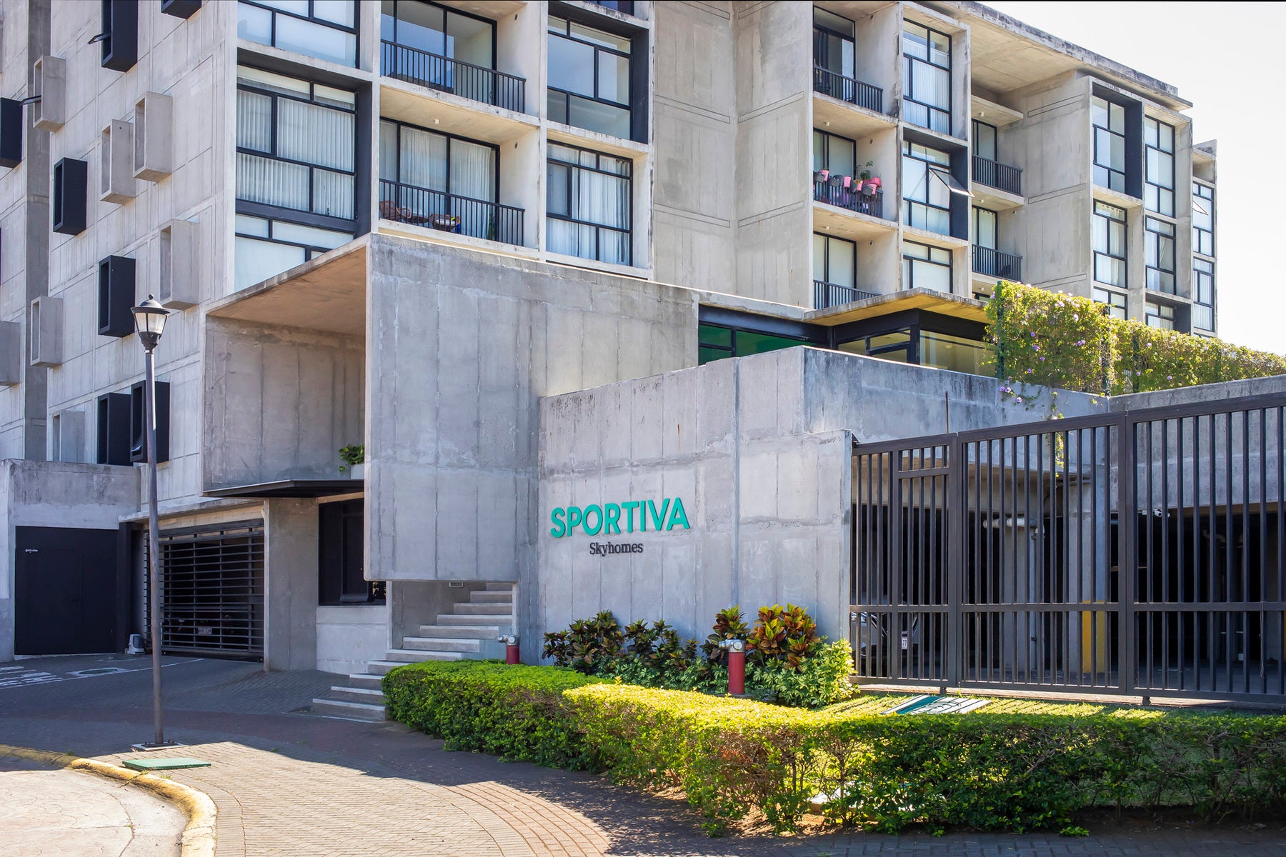 Sportiva Skyhomes Sophisticated Two Bedroom Condo on the Fifth Floor — photo 2 of 18