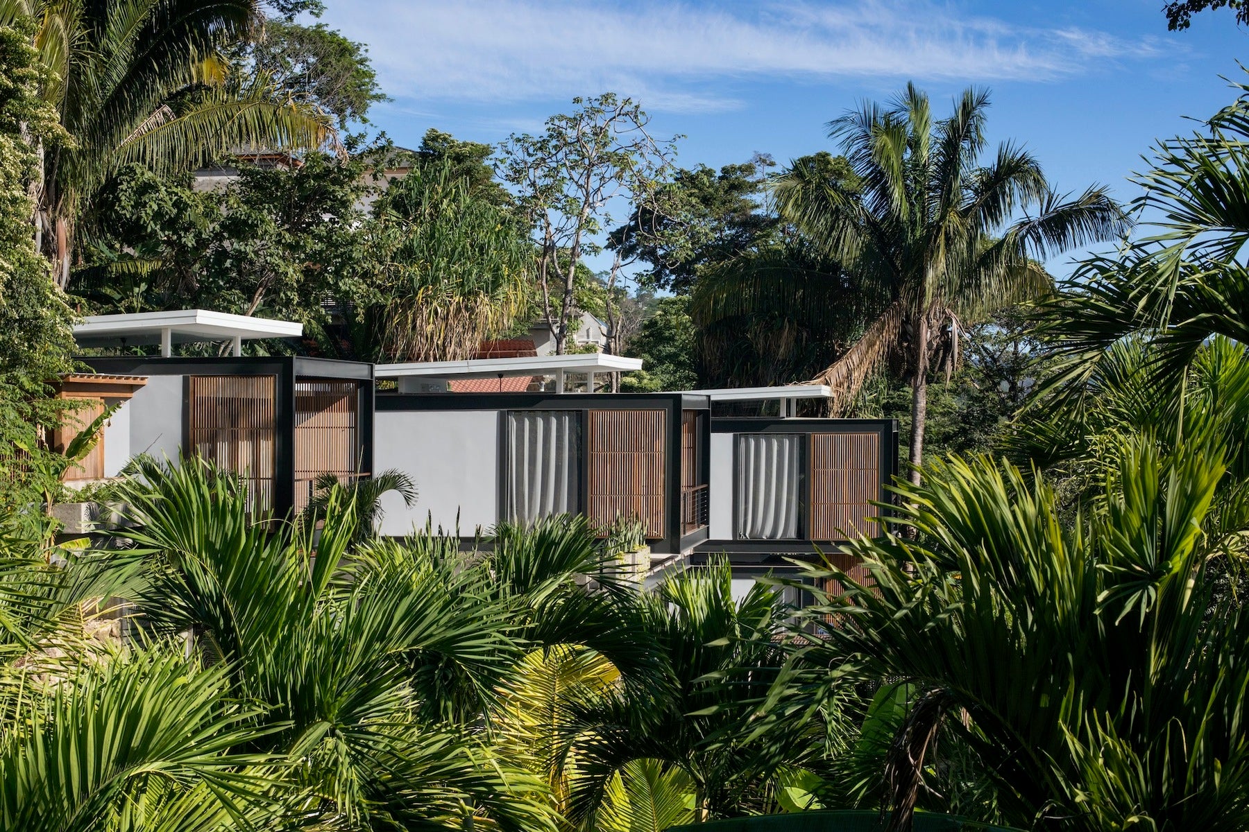 Modern Ocean View House — photo 14 of 19