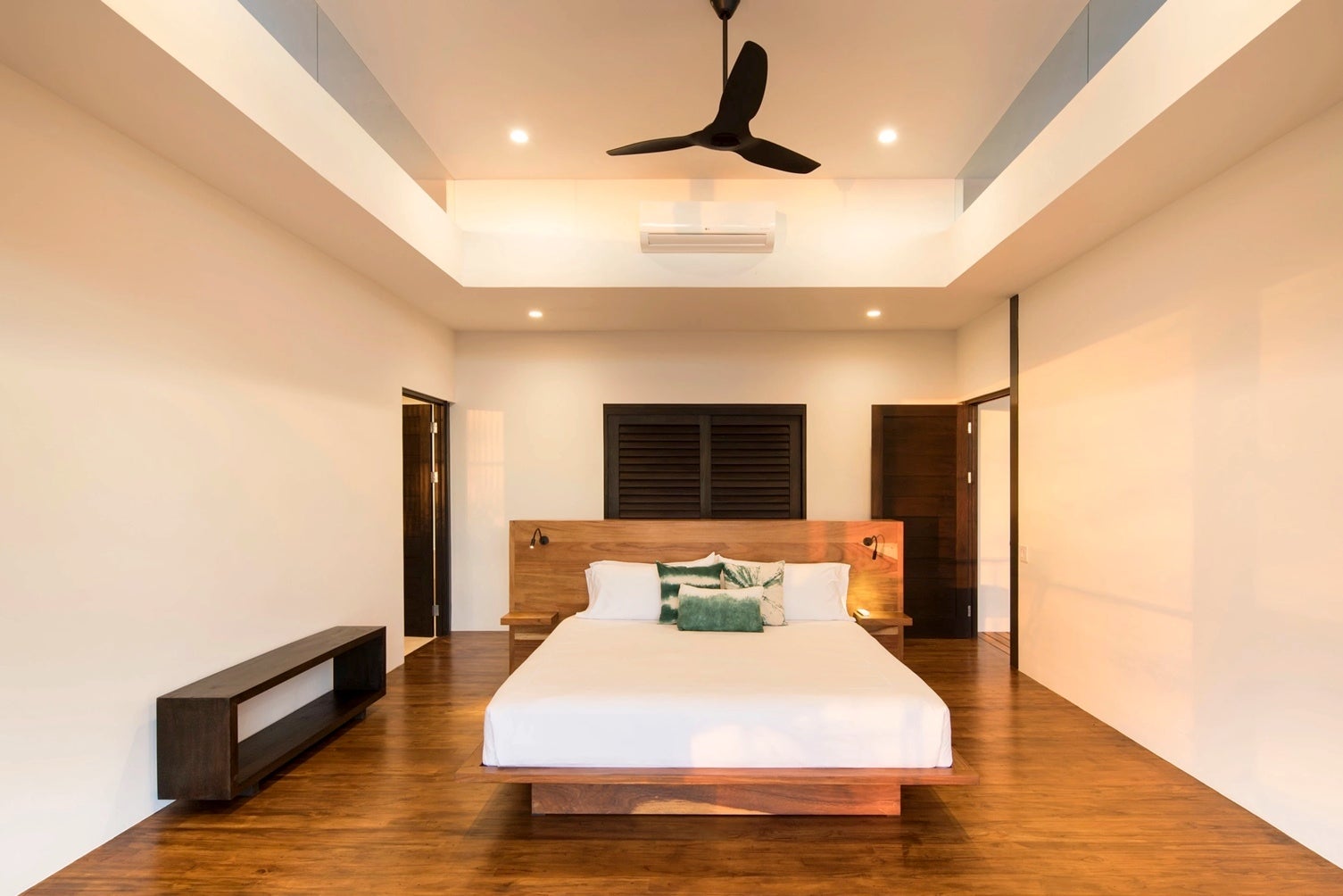 Modern Ocean View House — photo 15 of 19