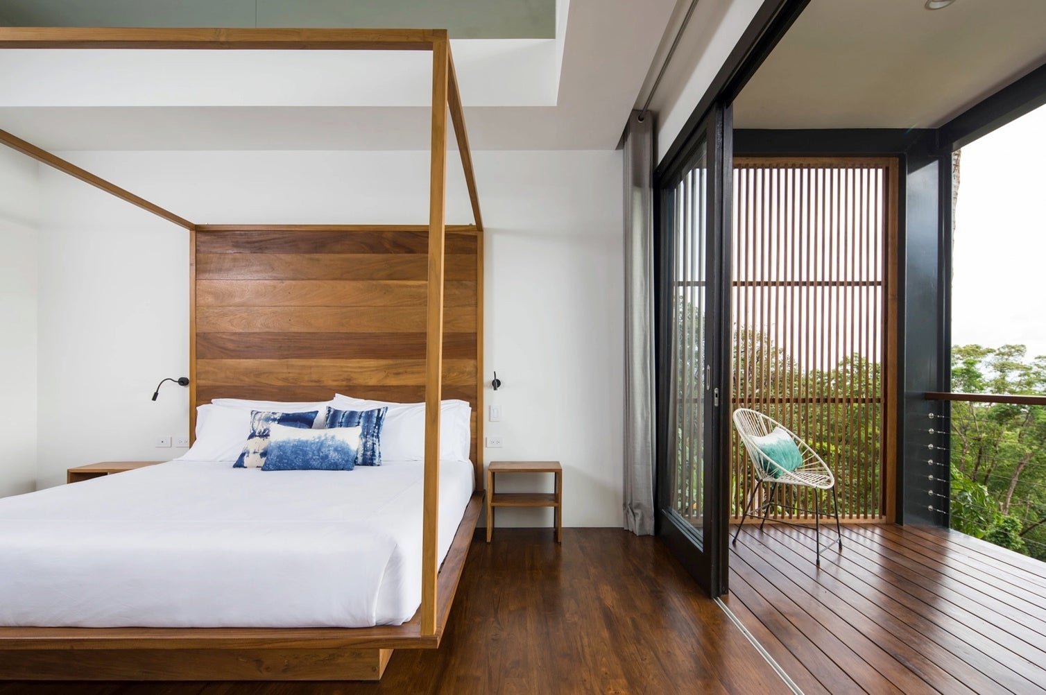Modern Ocean View House — photo 18 of 19