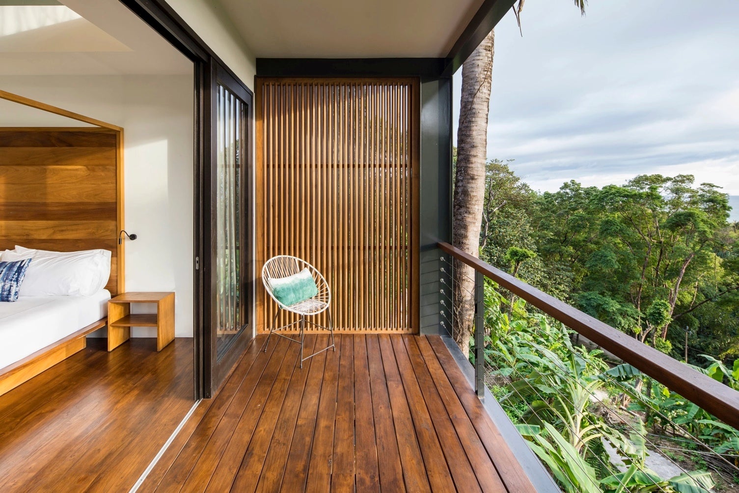 Modern Ocean View House — photo 6 of 19