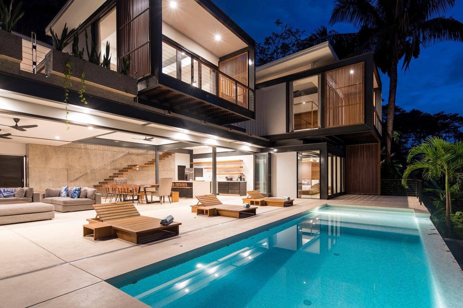 Modern Ocean View House — photo 17 of 19