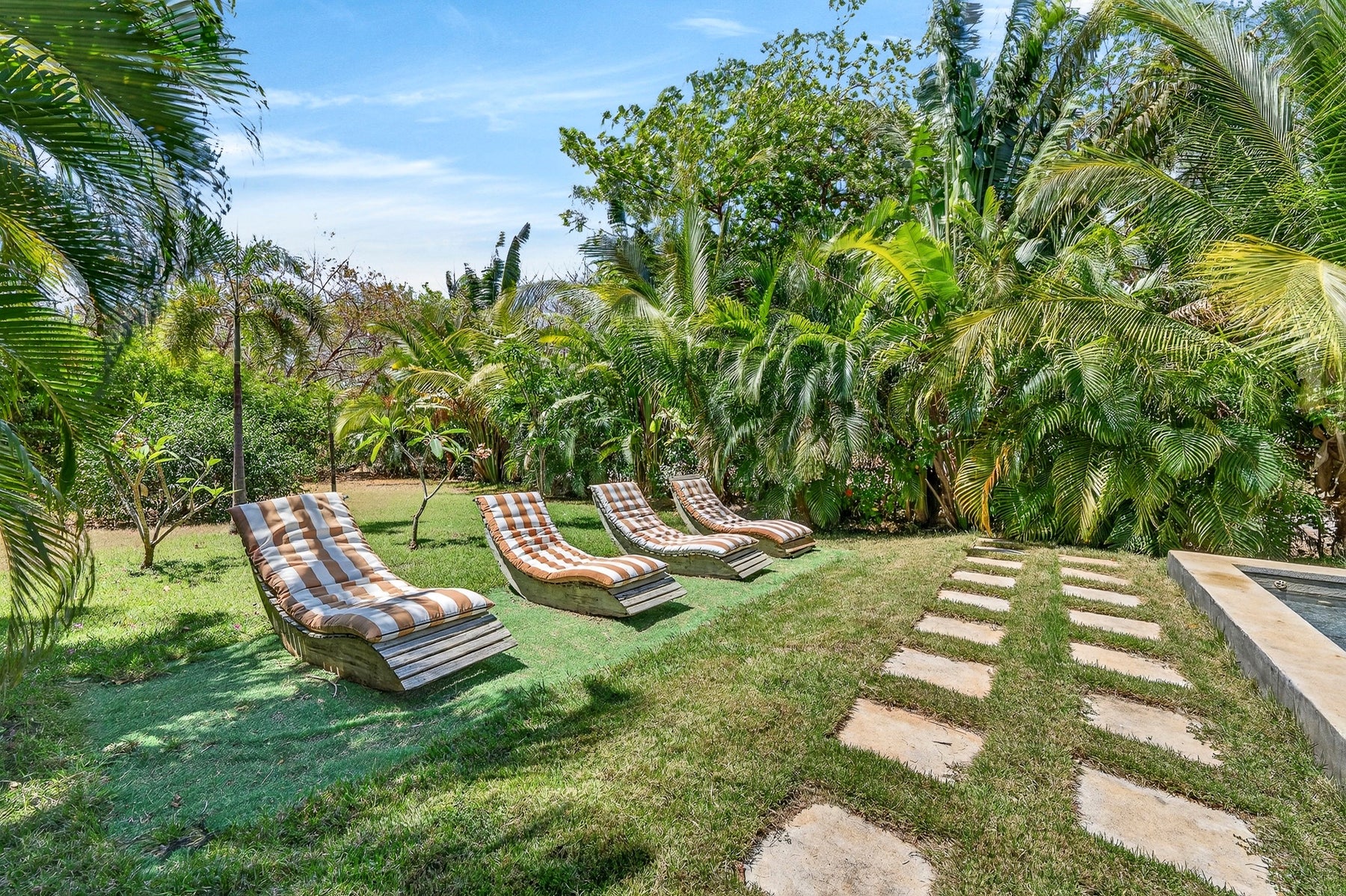 Modern Home in Beachfront Gated Community, Playa Negra, Tamarindo, Veintisiete De Abril, Santa Cruz, Guanacaste, Costa Rica 50303 — photo 4 of 5