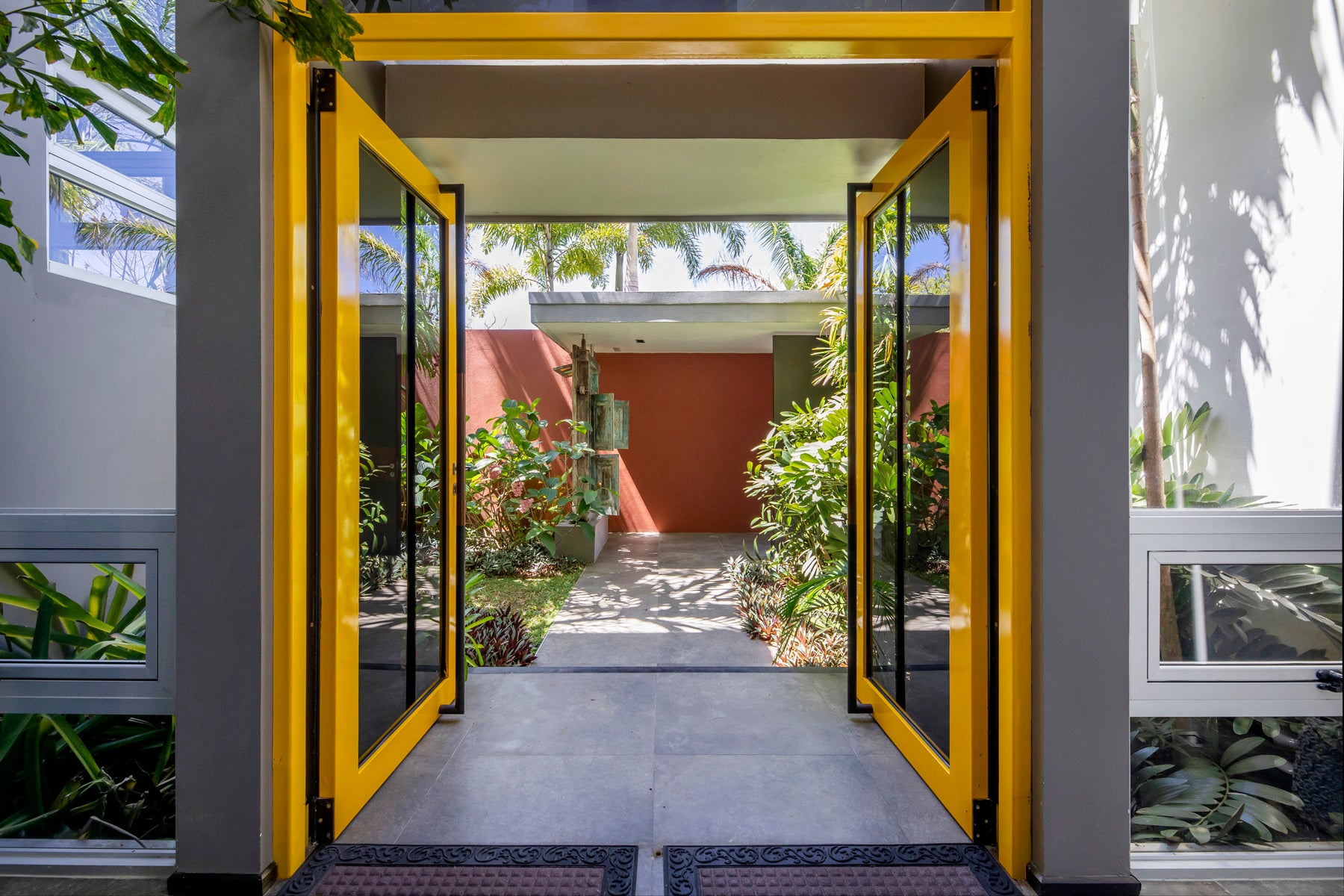 Contemporary Forest View Luxury Home — foto 4 de 19