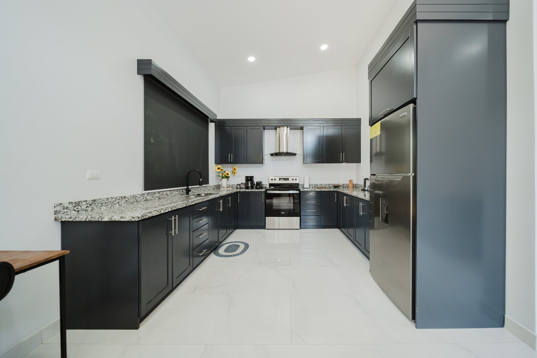 Modern Home Near Marina — photo 3 of 16