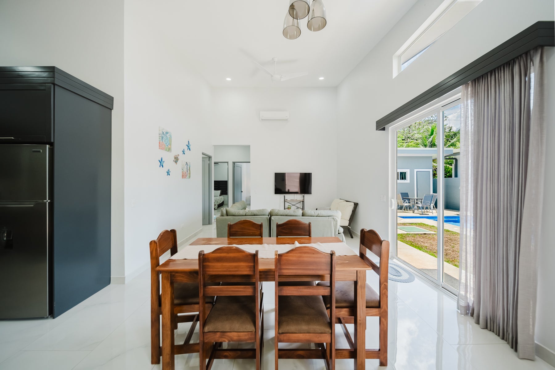 Modern Home Near Marina — photo 5 of 16