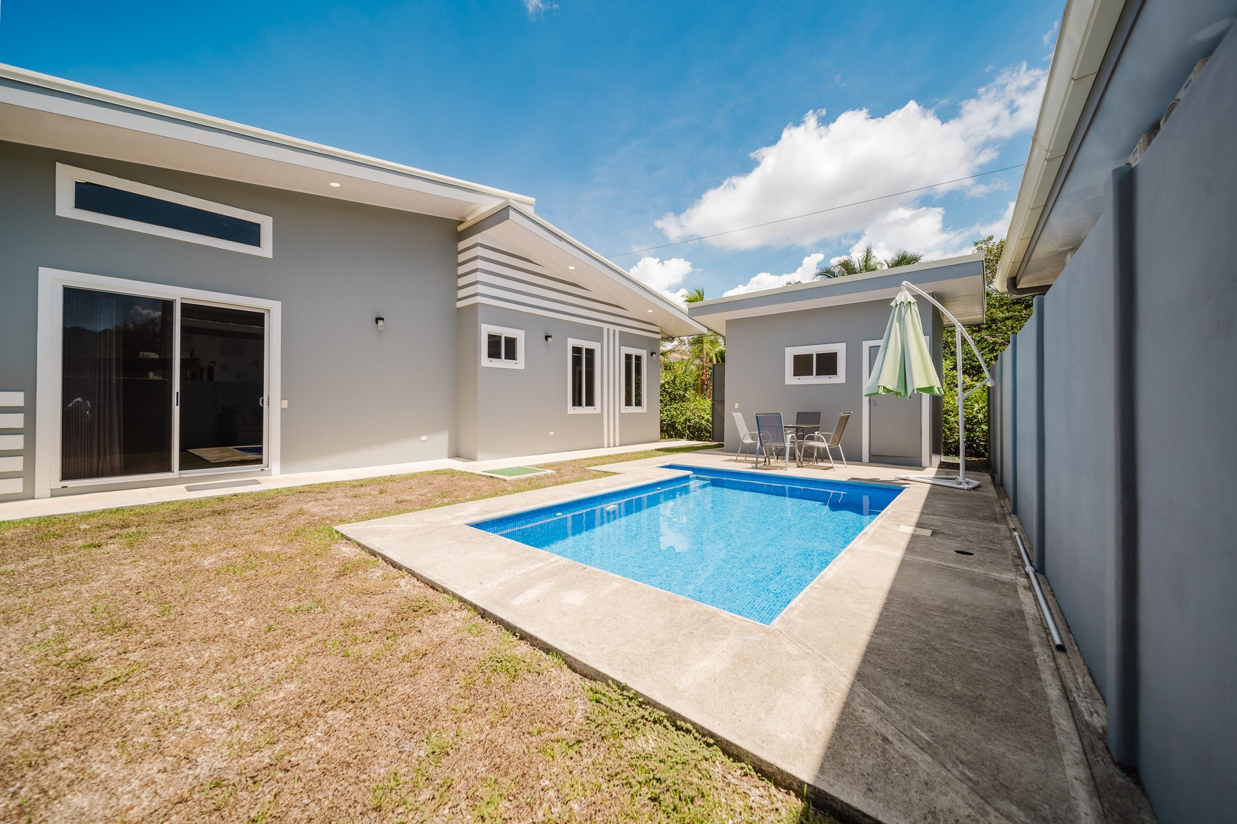 Modern Home Near Marina — photo 13 of 16
