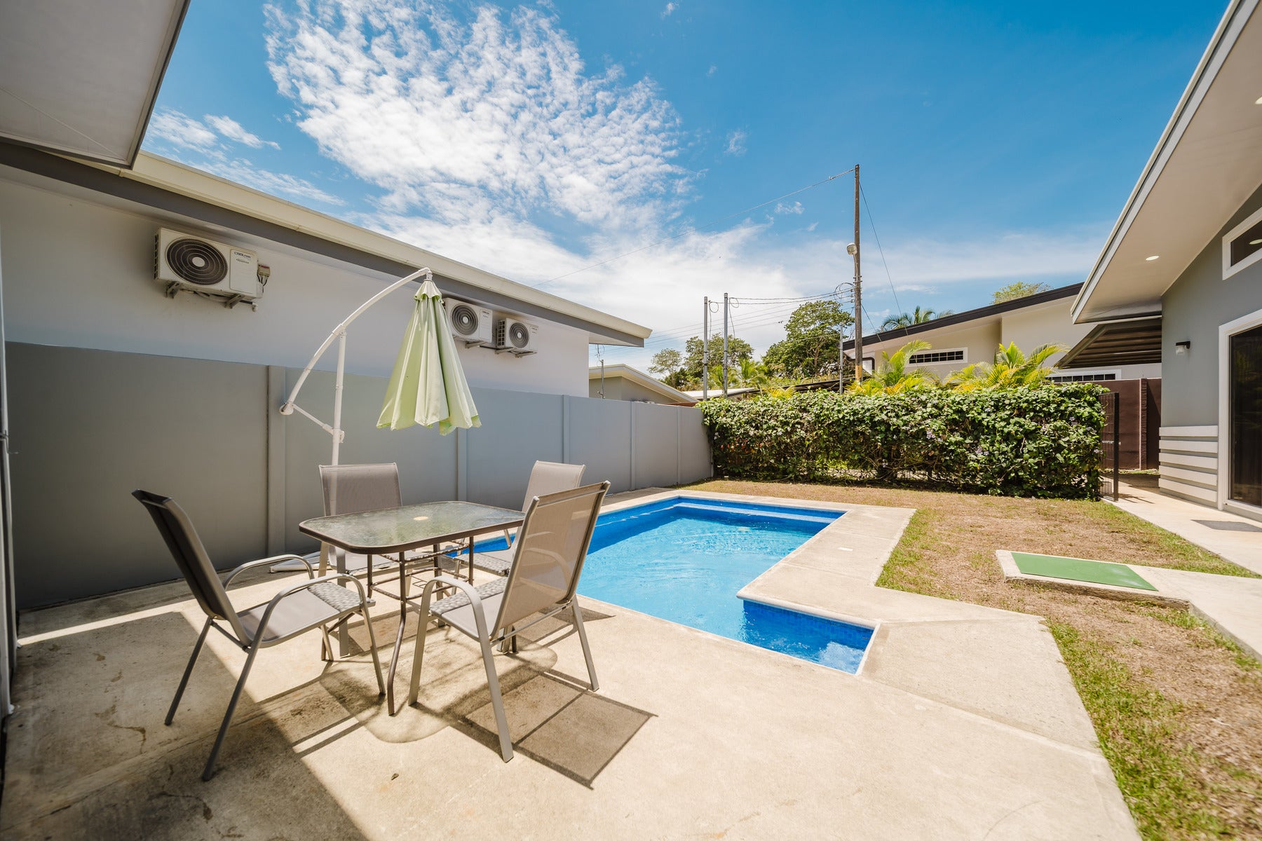 Modern Home Near Marina — photo 14 of 16