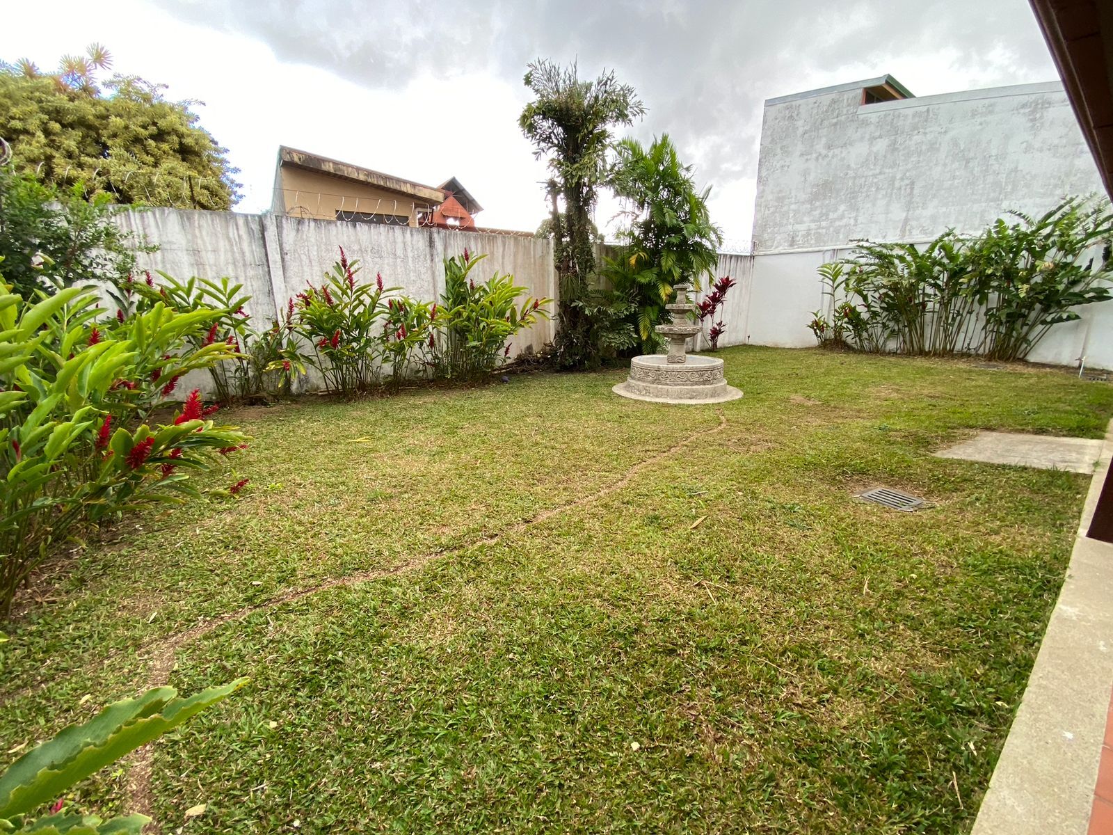 Mixed Use Property In Granadilla de Curridabat Uso de Suelo Mixto — photo 9 of 19