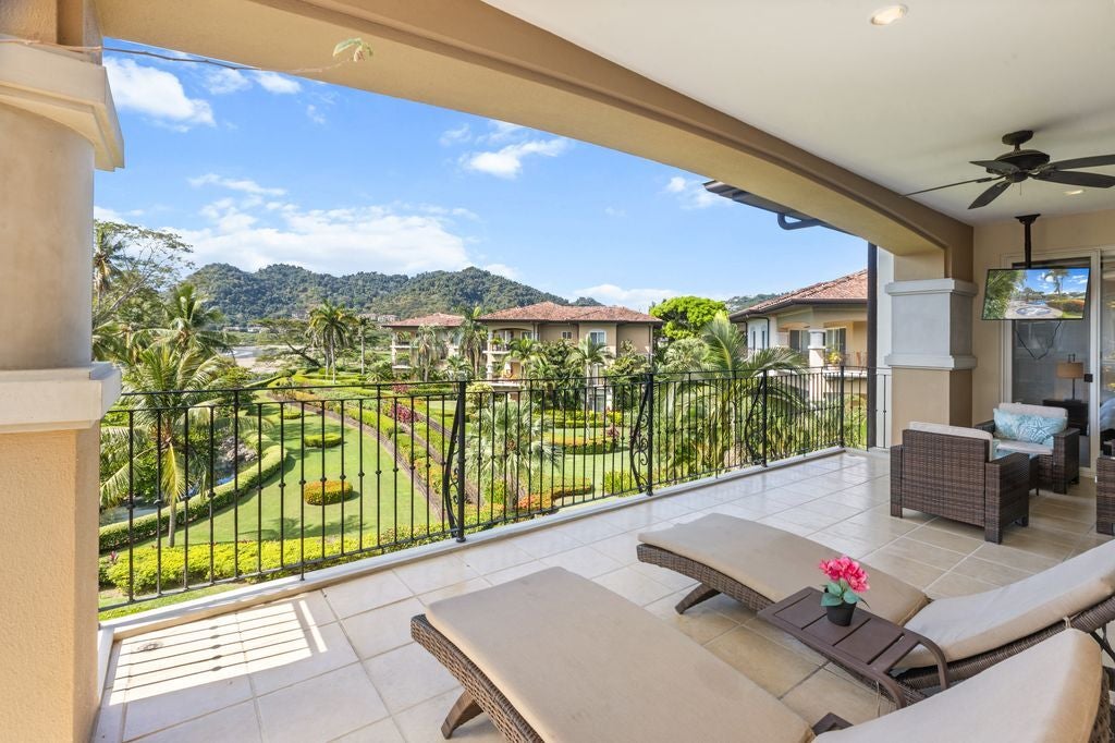 Luxury Ocean View Condo — photo 4 of 14