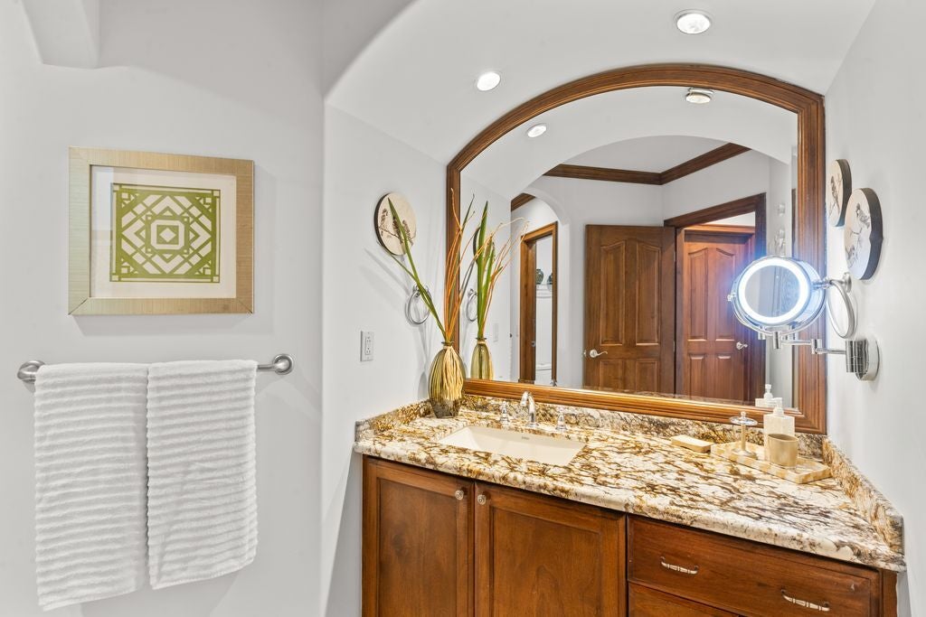 Luxury Ocean View Condo — photo 6 of 14