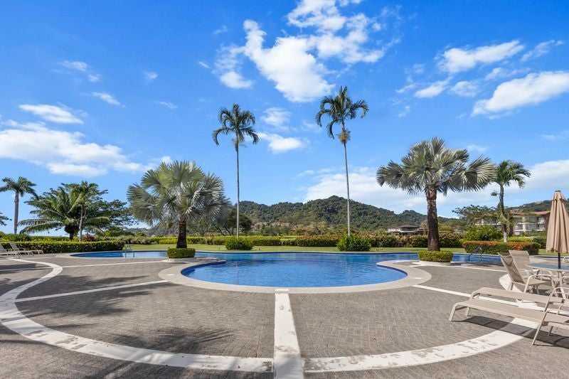 Luxury Ocean View Condo — photo 13 of 14
