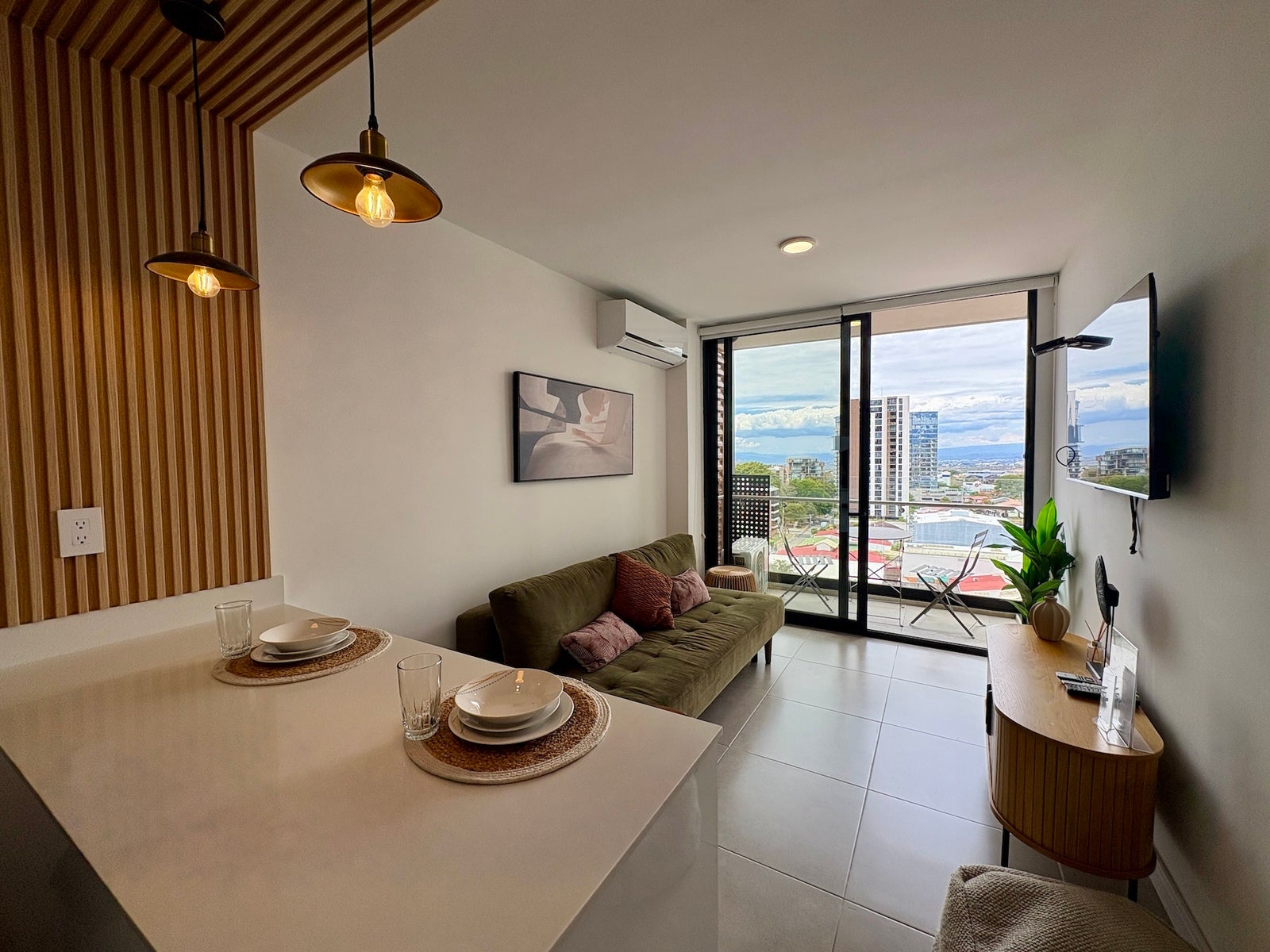 Apartment With Views And Rooftop Amenities — photo 3 of 16