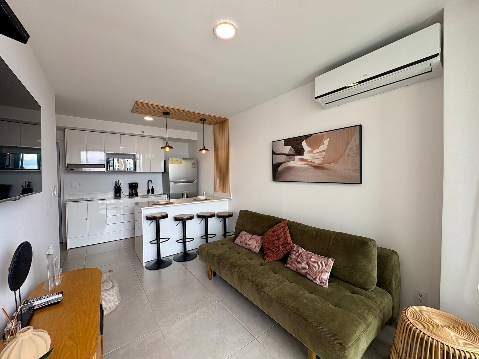 Apartment With Views And Rooftop Amenities — photo 4 of 16