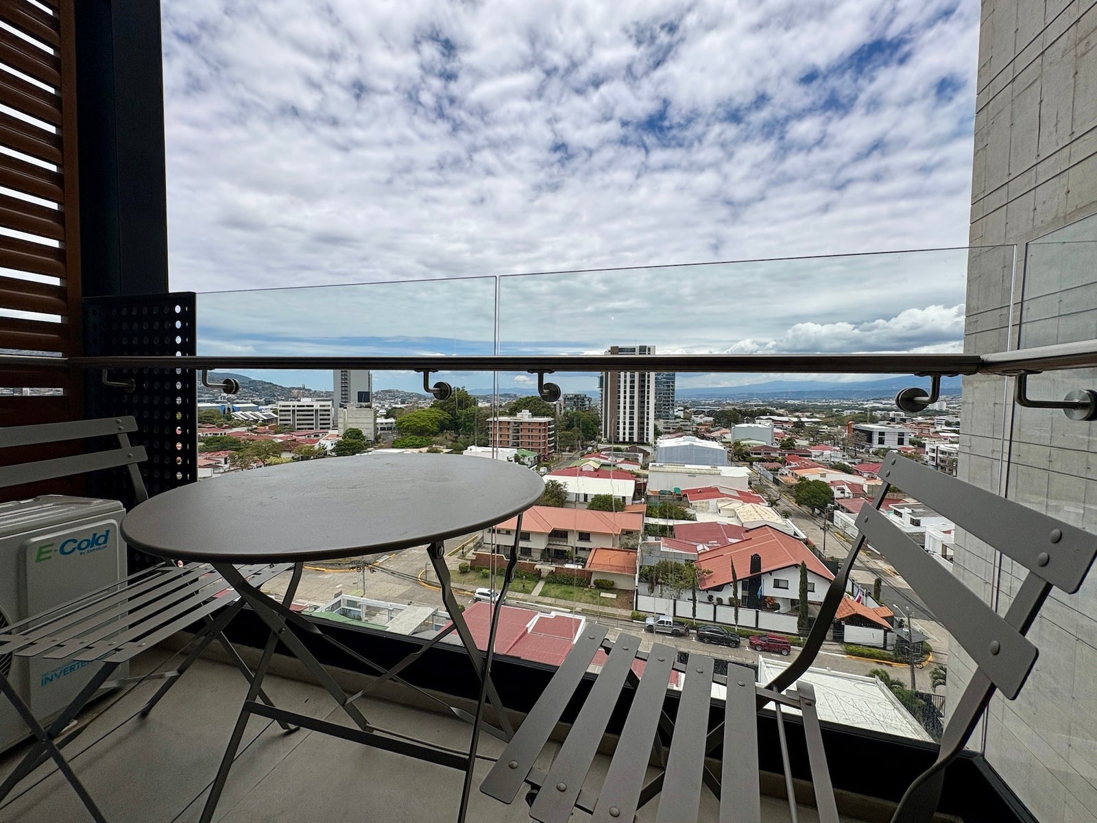 Apartment With Views And Rooftop Amenities — photo 6 of 16