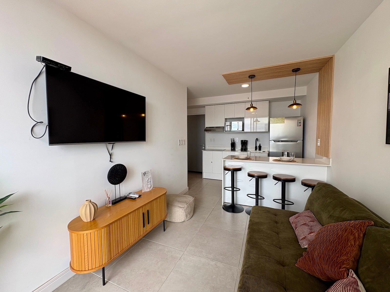Apartment With Views And Rooftop Amenities — photo 5 of 16