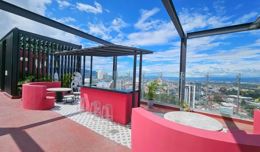 Apartment With Views And Rooftop Amenities — photo 13 of 16