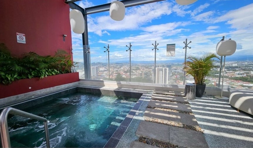 Apartment With Views And Rooftop Amenities — photo 15 of 16