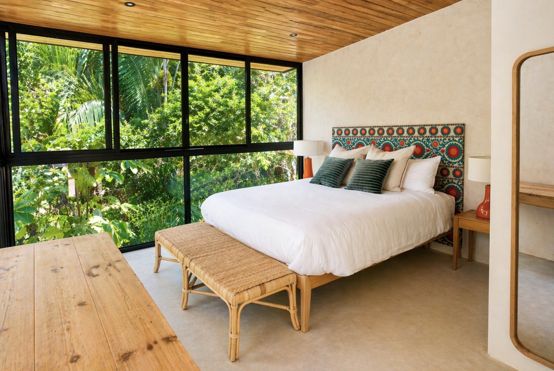 Elegant Three Bedroom House — photo 7 of 16
