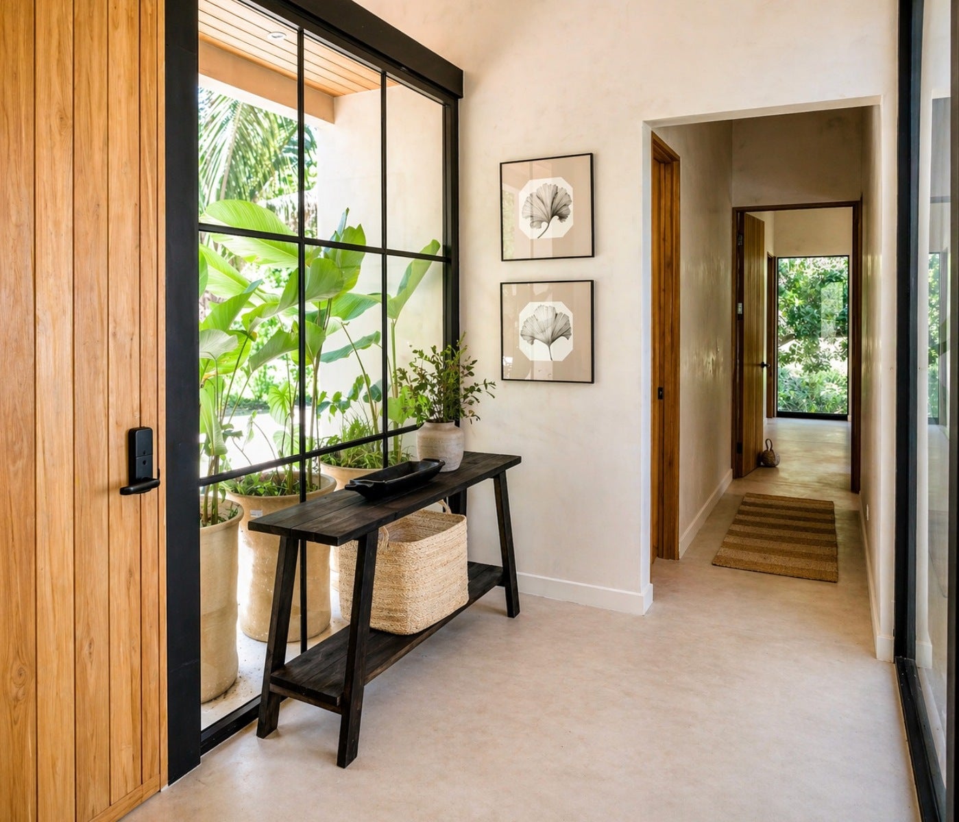 Elegant Three Bedroom House — photo 4 of 16