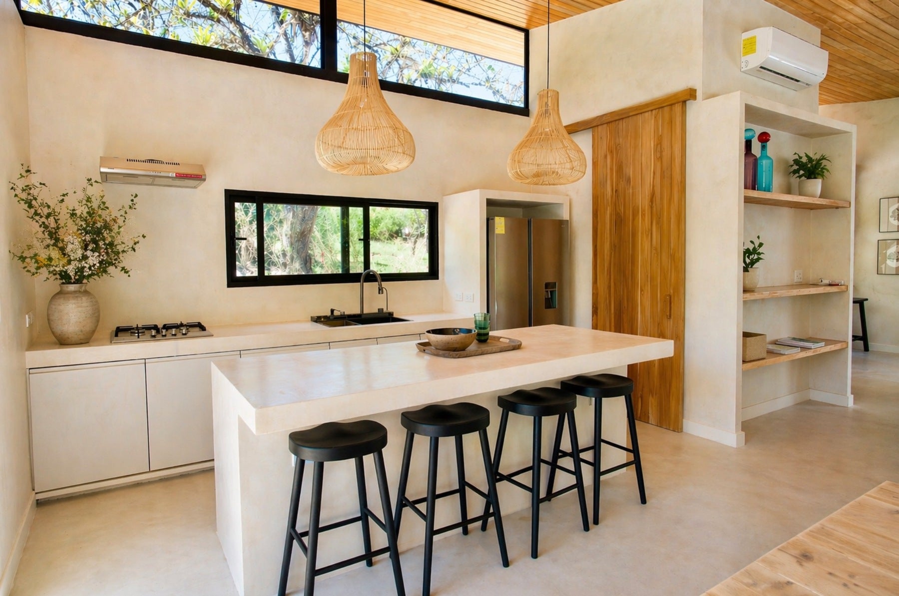 Elegant Three Bedroom House — photo 6 of 16