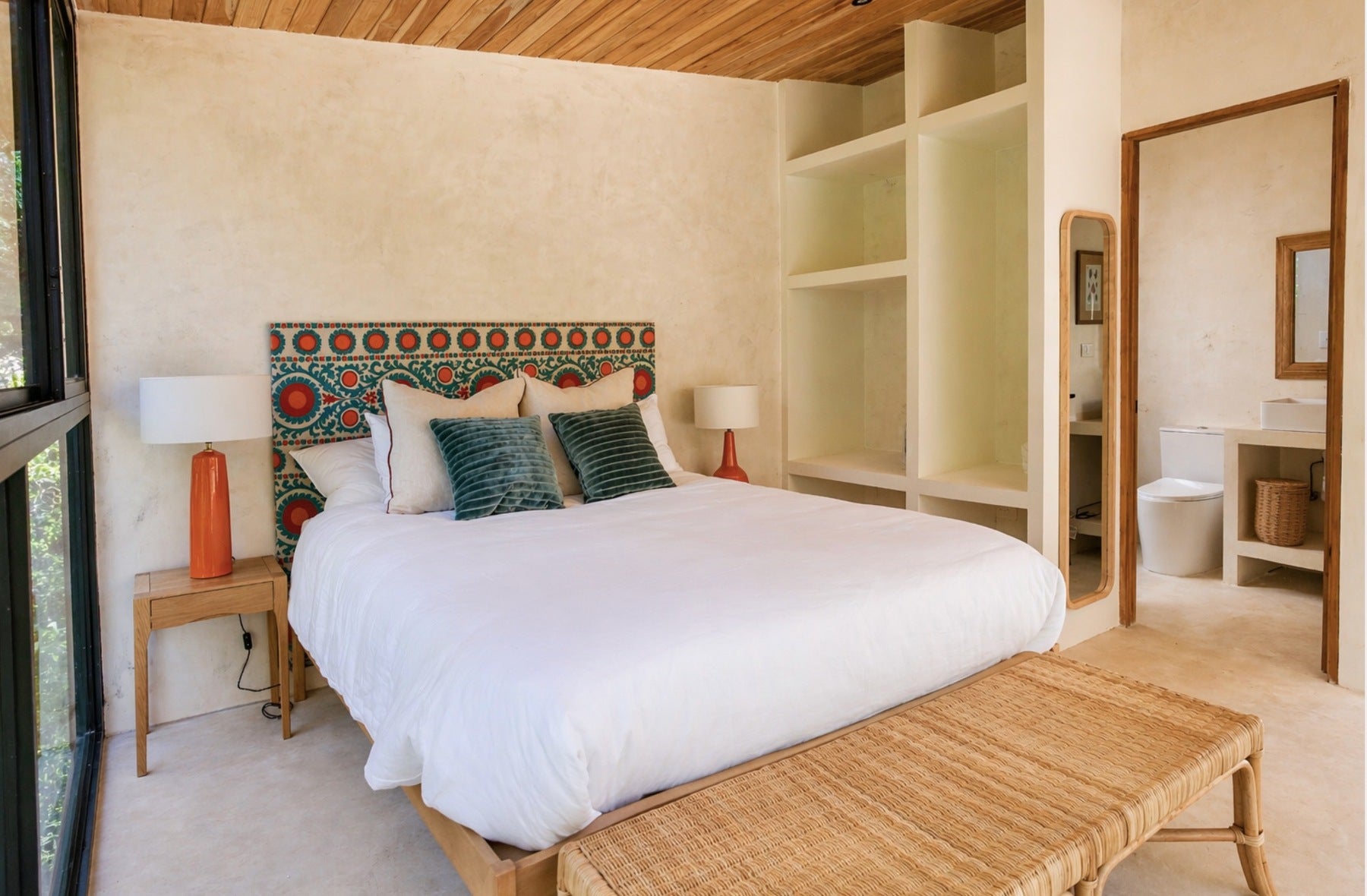 Elegant Three Bedroom House — photo 11 of 16