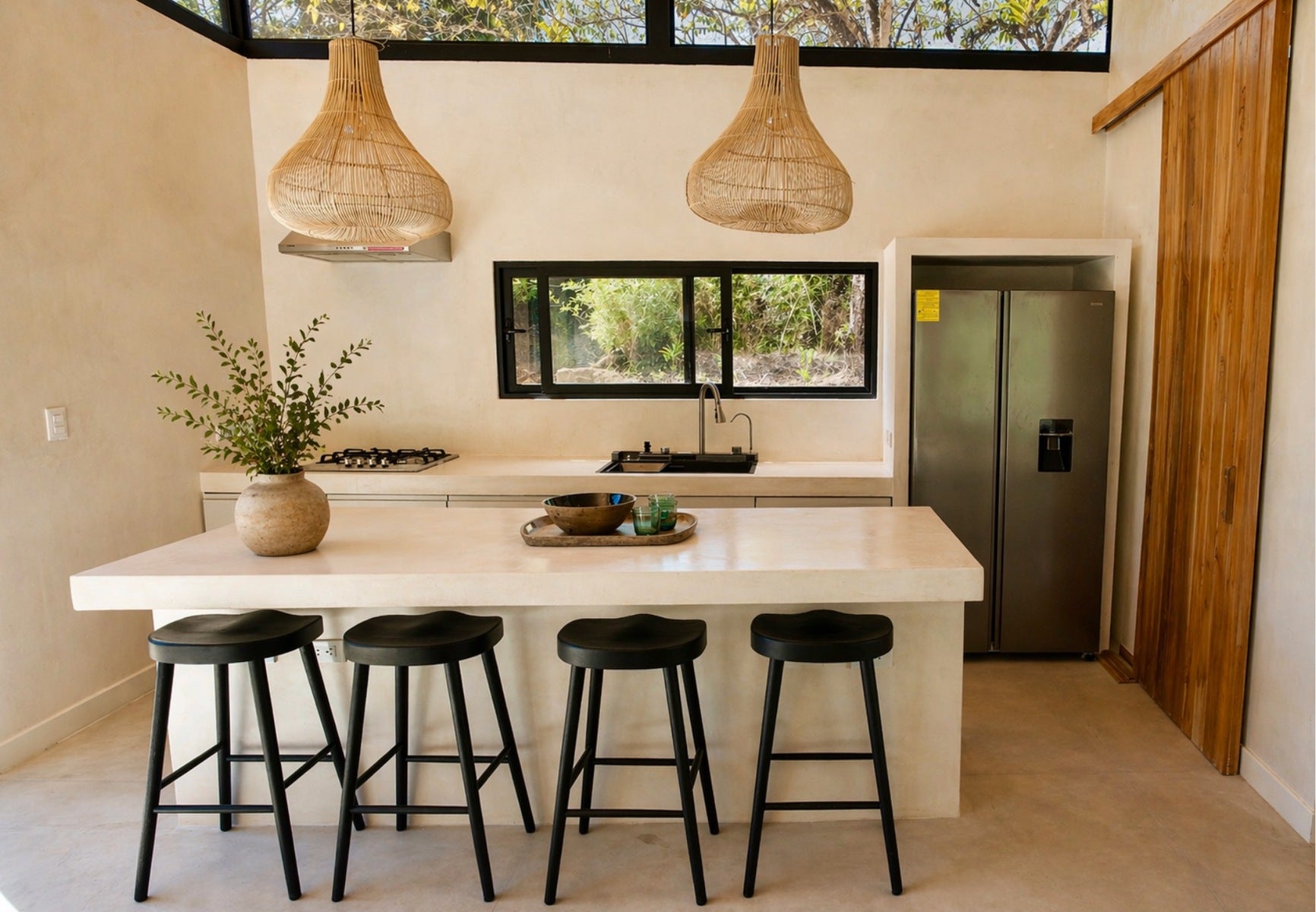 Elegant Three Bedroom House — photo 14 of 16