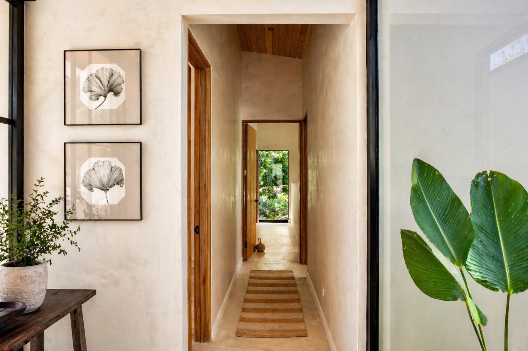 Elegant Three Bedroom House — photo 10 of 16