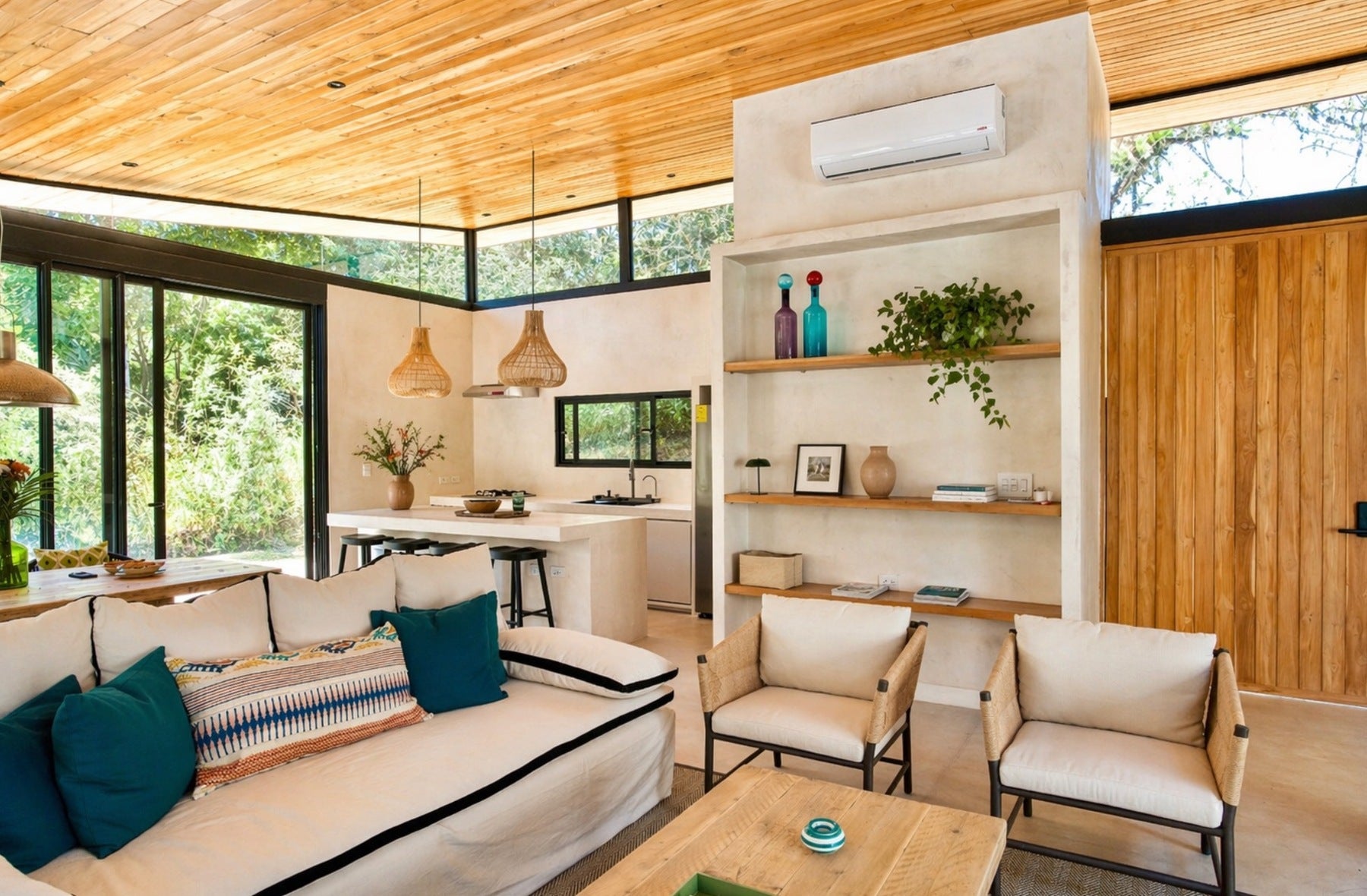 Elegant Three Bedroom House — photo 15 of 16