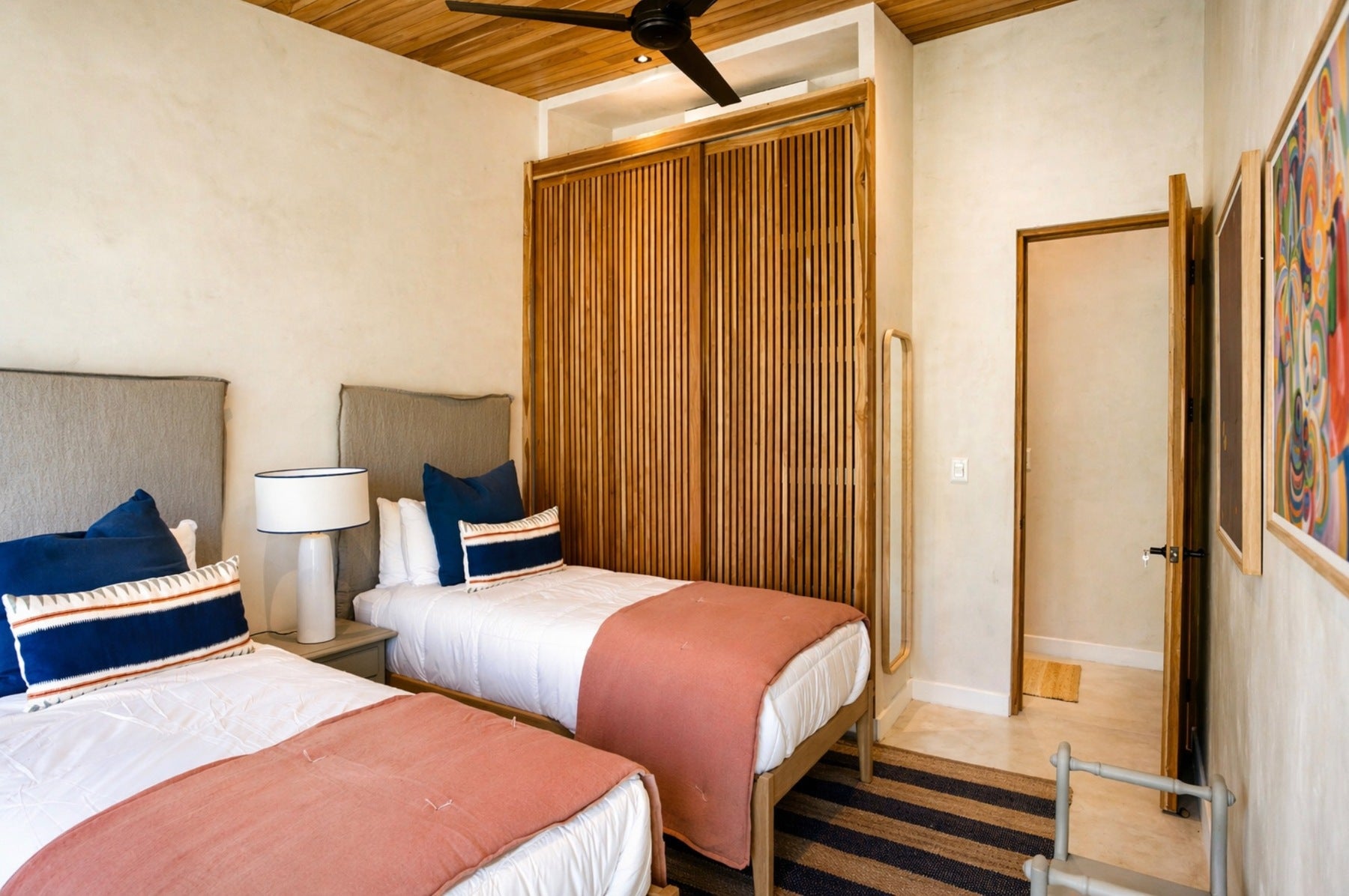 Elegant Three Bedroom House — photo 13 of 16
