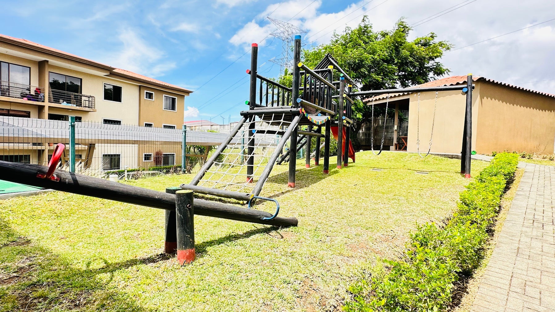 Condominium Torres del Sol, Community Gated — photo 11 of 12