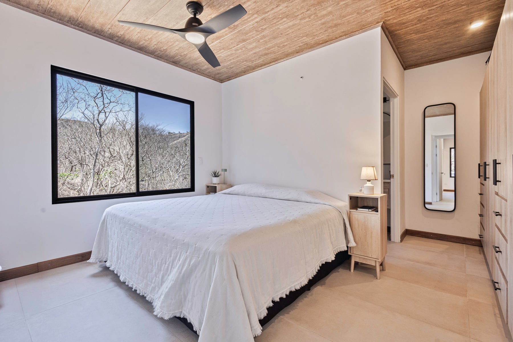 Modern Hilltop Home with Ocean Views — photo 10 of 19