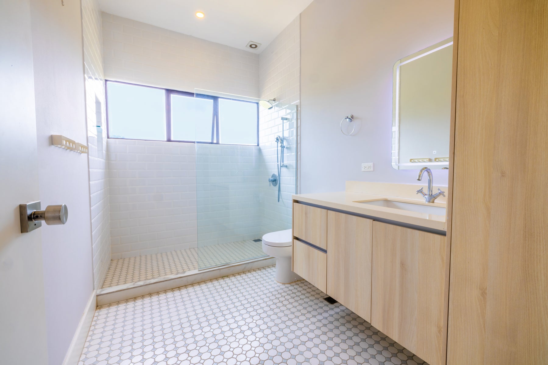 Modern Family Residence — photo 14 of 19