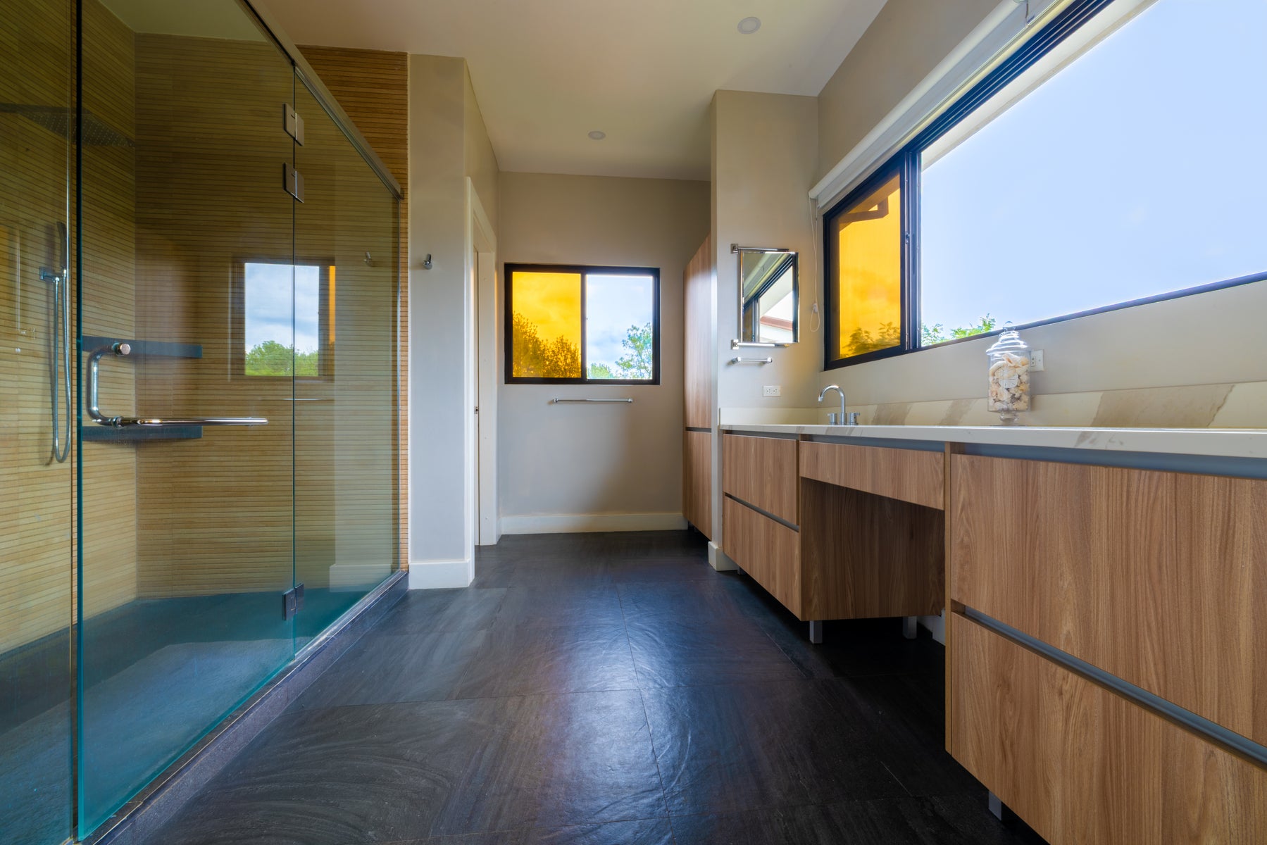 Modern Family Residence — photo 7 of 19