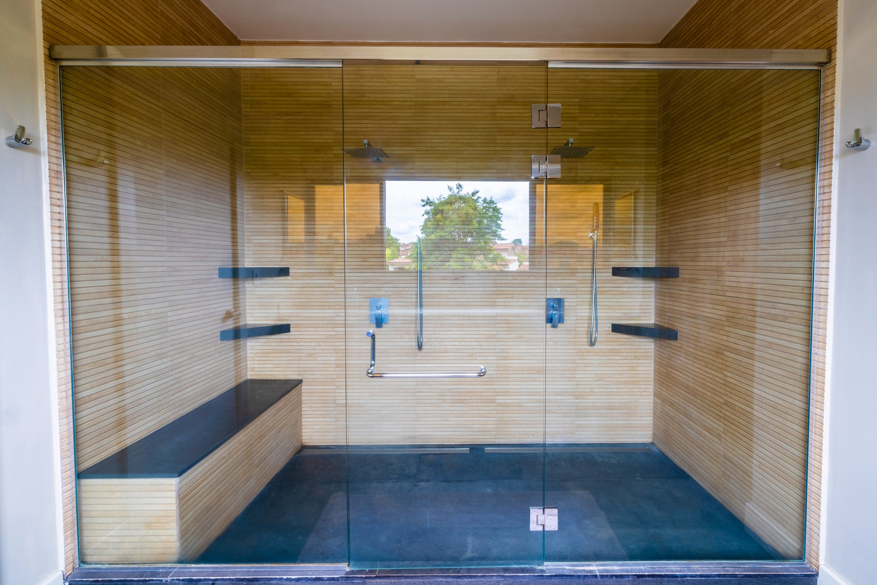 Modern Family Residence — photo 8 of 19