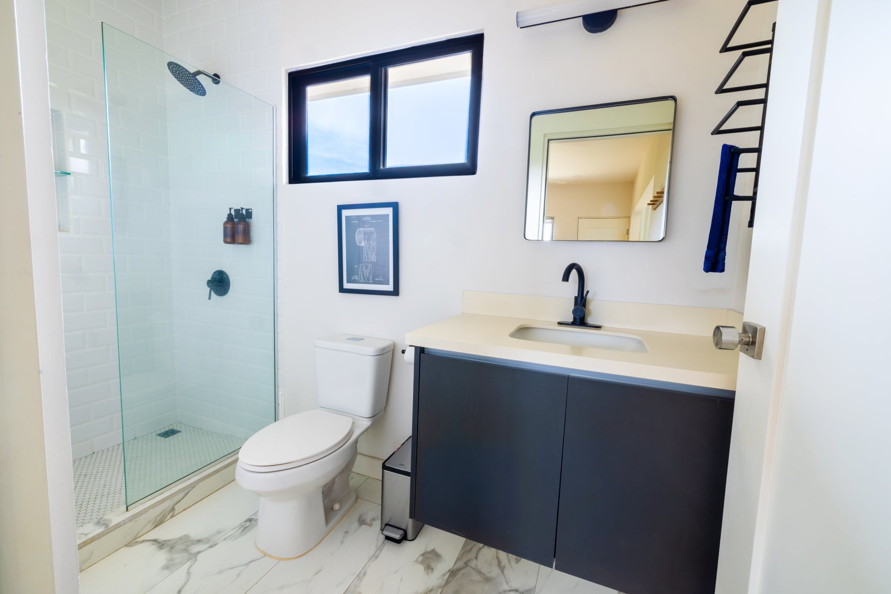 Modern Family Residence — photo 18 of 19