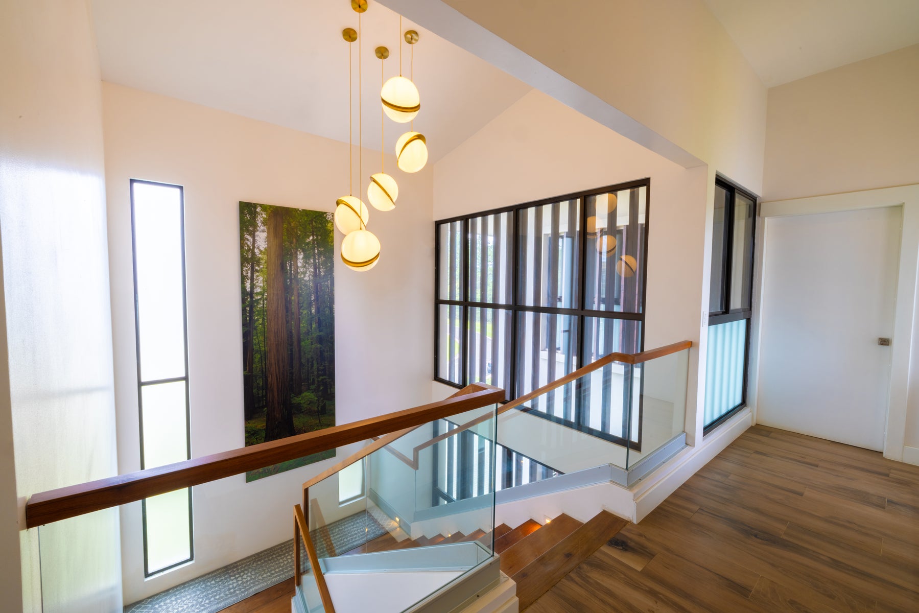Modern Family Residence — photo 16 of 19