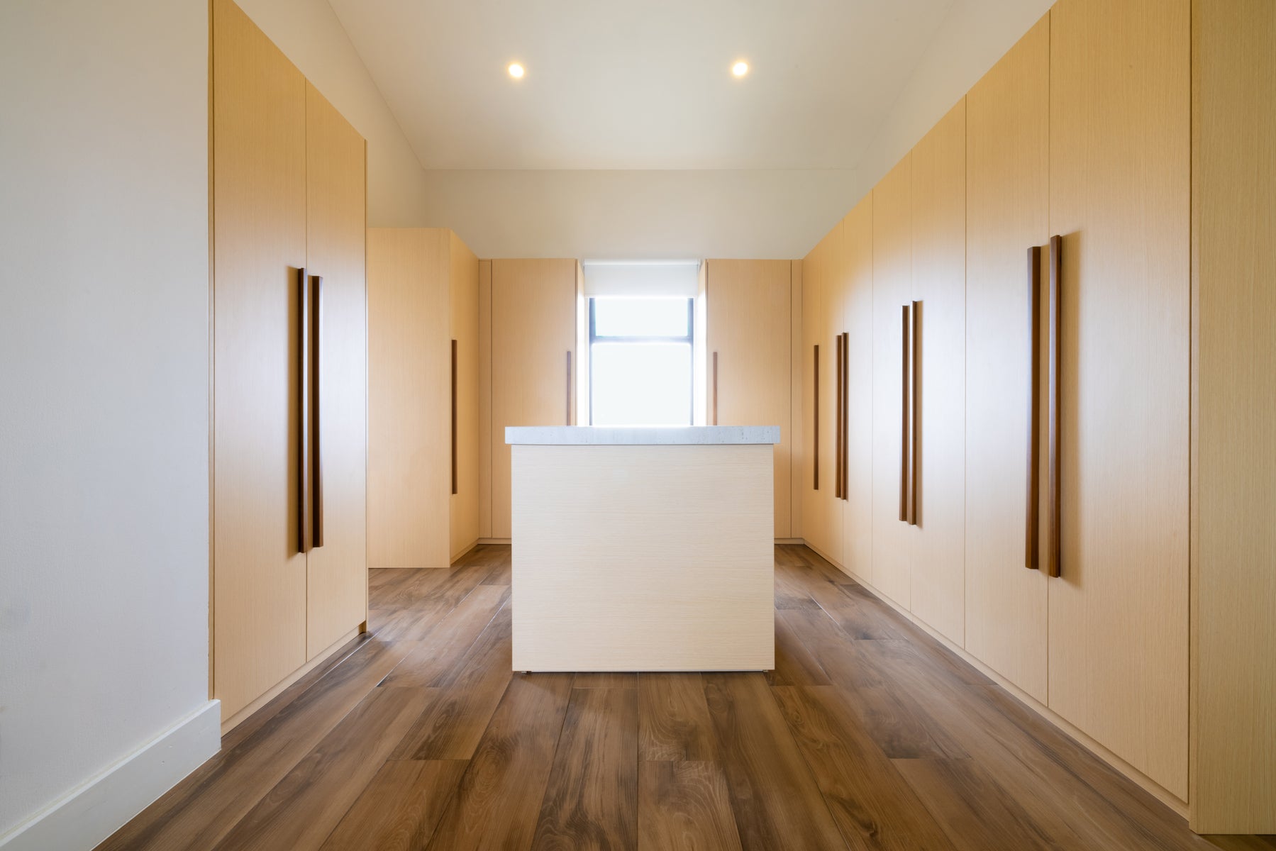 Modern Family Residence — photo 11 of 19