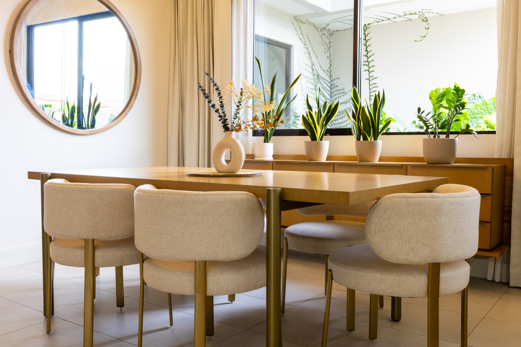 Modern Family Residence — photo 4 of 19