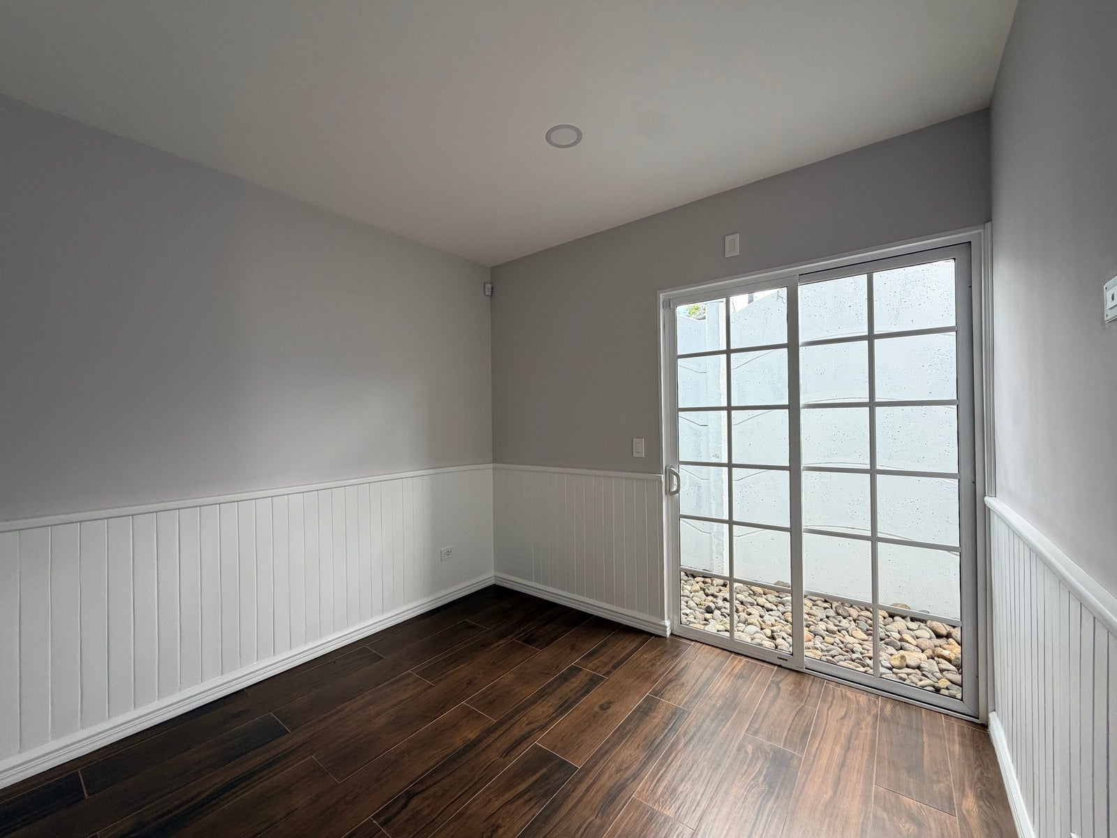 One level charming home — photo 7 of 19